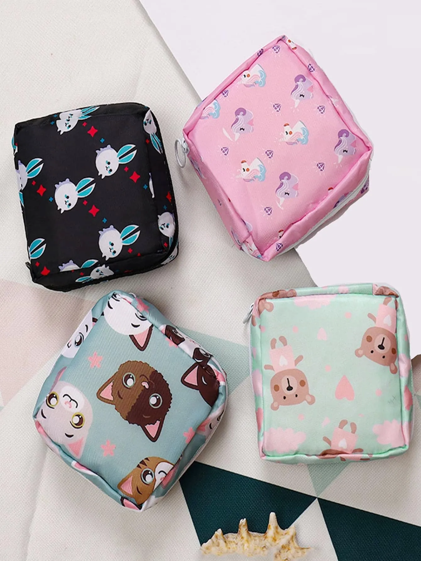 1pc Cartoon Graphic Random Sanitary Napkin Bag